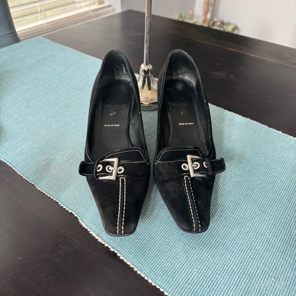 Prada Vintage Black Kitten Heels Pumps Size 38.5 - Picture 1 of 10